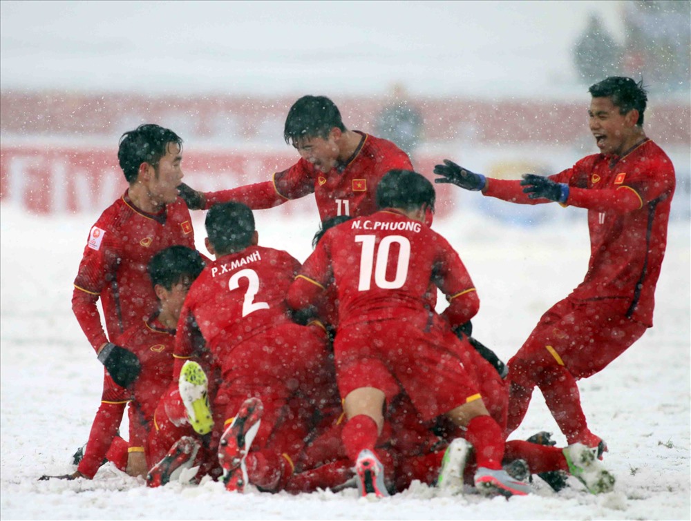 U23 Việt Nam ăn mừng bàn thắng của Quang Hải