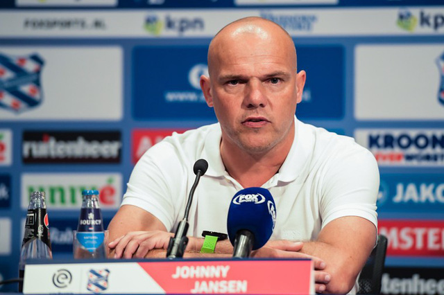 HLV Johnny Jansen chưa có ý định sử dụng Văn Hậu tại giải VĐQG Hà Lan