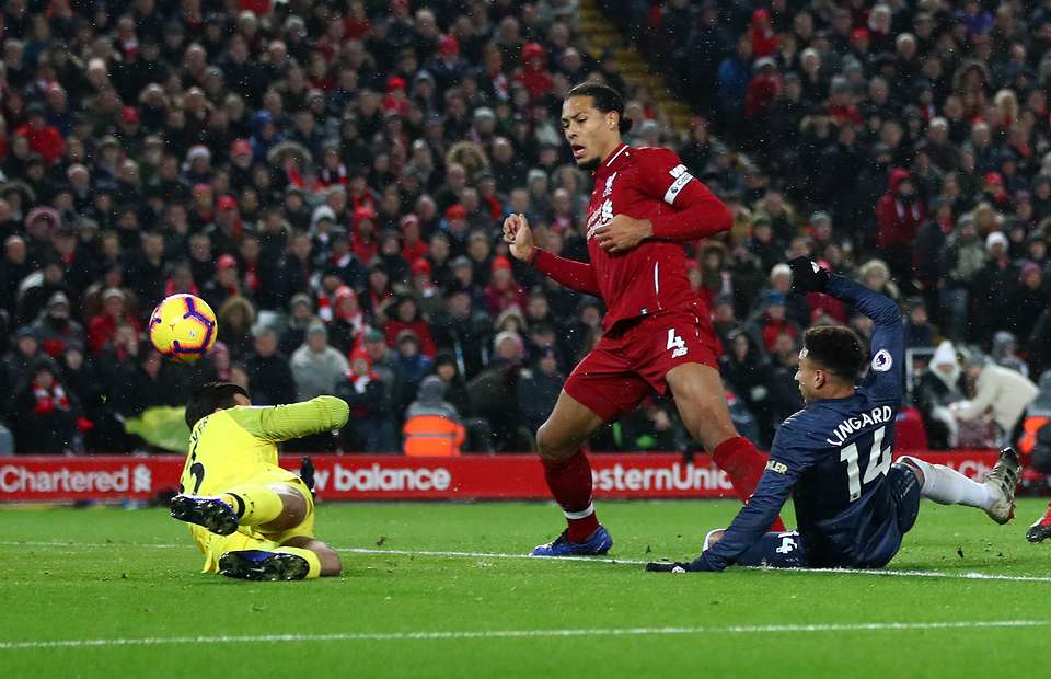 Man United “kiệt quệ” đấu Liverpool, Van Dijk vẫn dè chừng đối thủ