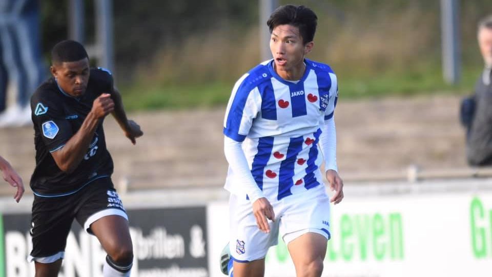 SC Heerenveen thắng tối thiểu trong ngày Văn Hậu tiếp tục ngồi dự bị