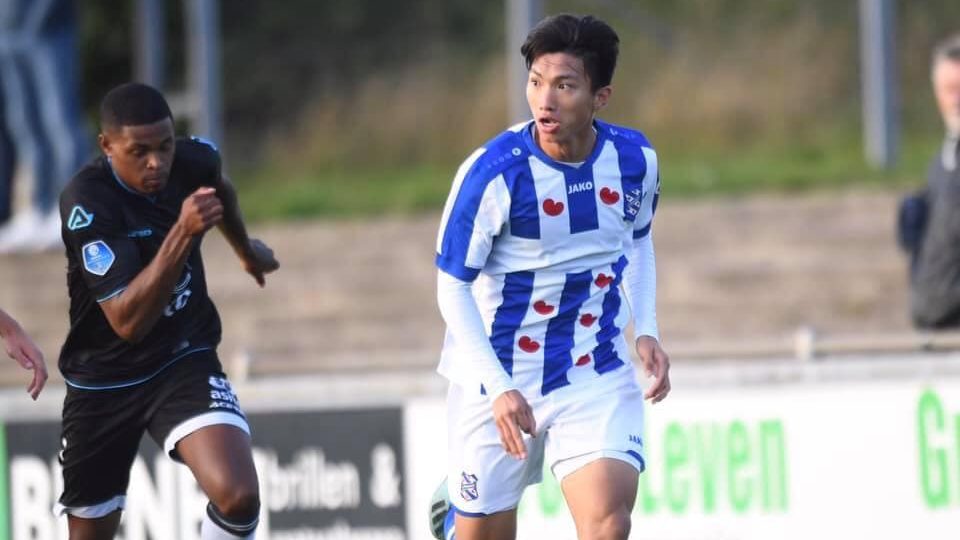 HLV SC Heerenveen tiết lộ đã tìm ra tiềm năng của Văn Hậu