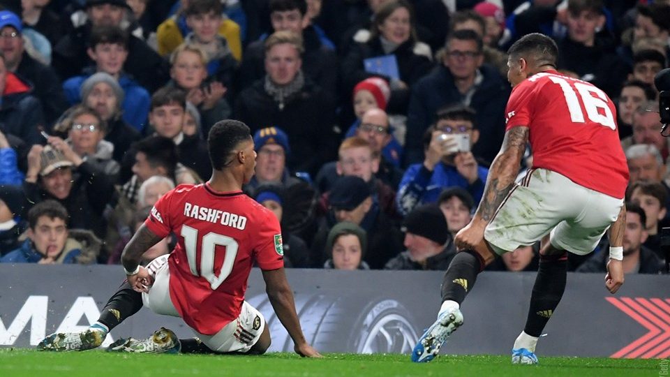 Rashford rực sáng, MU ‘đá bay’ Chelsea khỏi Cúp Liên đoàn Anh