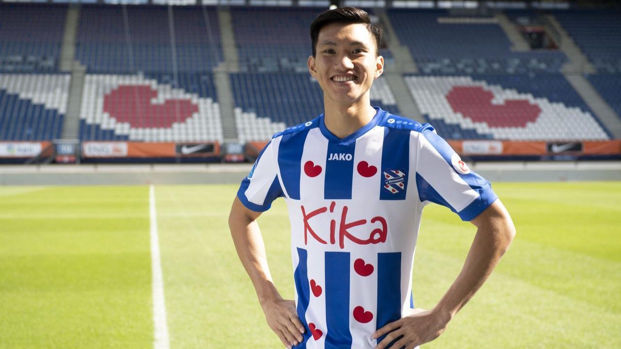 Ấm lòng với tình cảm của fan Việt dành cho Văn Hậu và Heerenveen