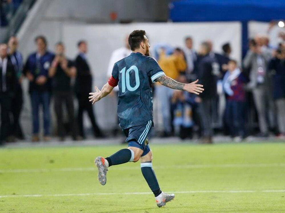 Điểm tin bóng đá sáng 19/11: Messi ghi bàn ở trận hoà của Argentina, PV Thái bi quan trước đại chiến Việt Nam