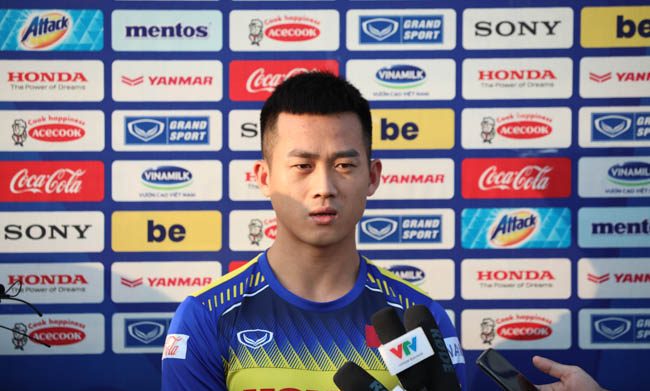 Tiền đạo ĐT Việt Nam “thờ ơ” chuyện thầy Park, tập trung đấu UAE