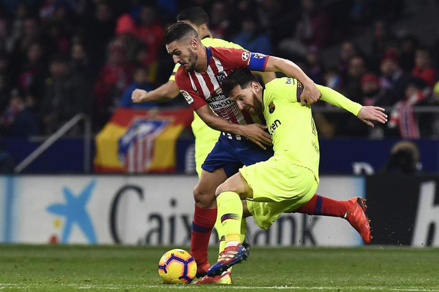 Lịch thi đấu bóng đá hôm nay 1/12: Barcelona đại chiến Atletico Madrid