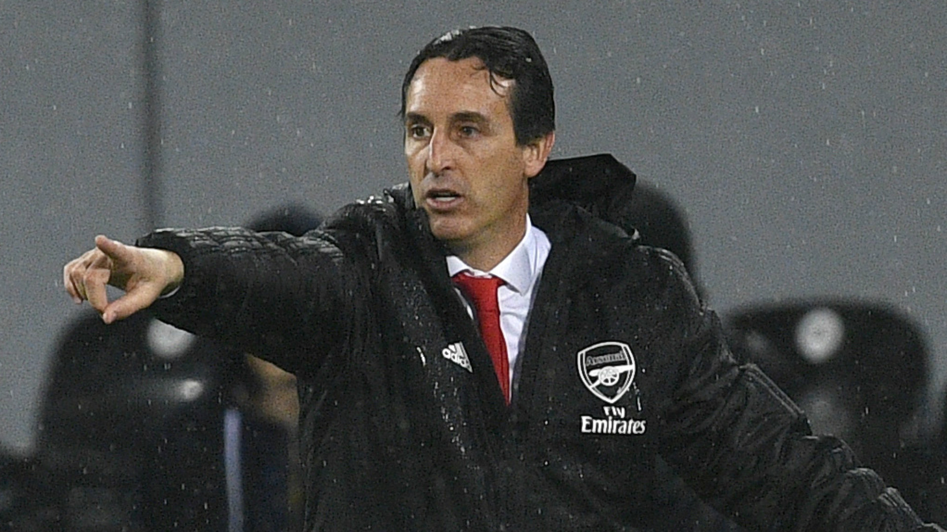 Arsenal thi đấu kém cỏi, huyền thoại yêu cầu sa thải gấp Emery