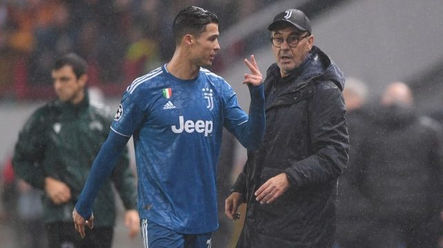 Ronaldo nổi cáu với quyết định khó hiểu của HLV Sarri