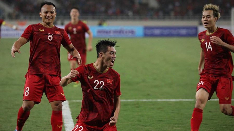 Điểm tin bóng đá sáng 15/11: Việt Nam hạ UAE, Ronaldo lập hat-trick