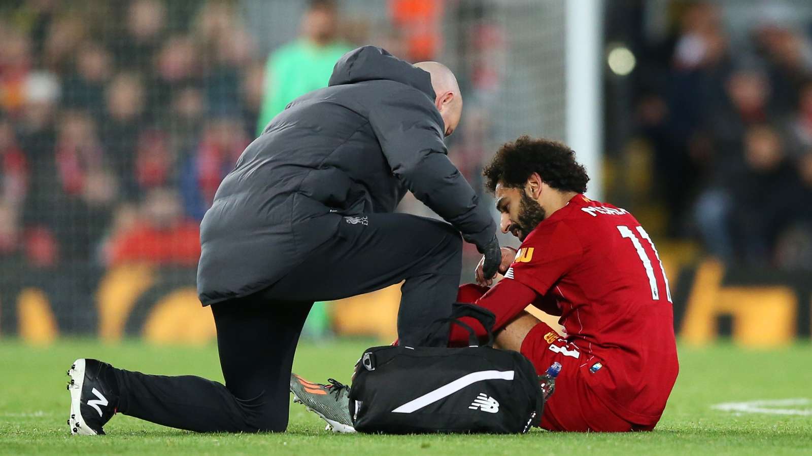 Sau Robertson, đến lượt Salah không thể lên tuyển vì chấn thương