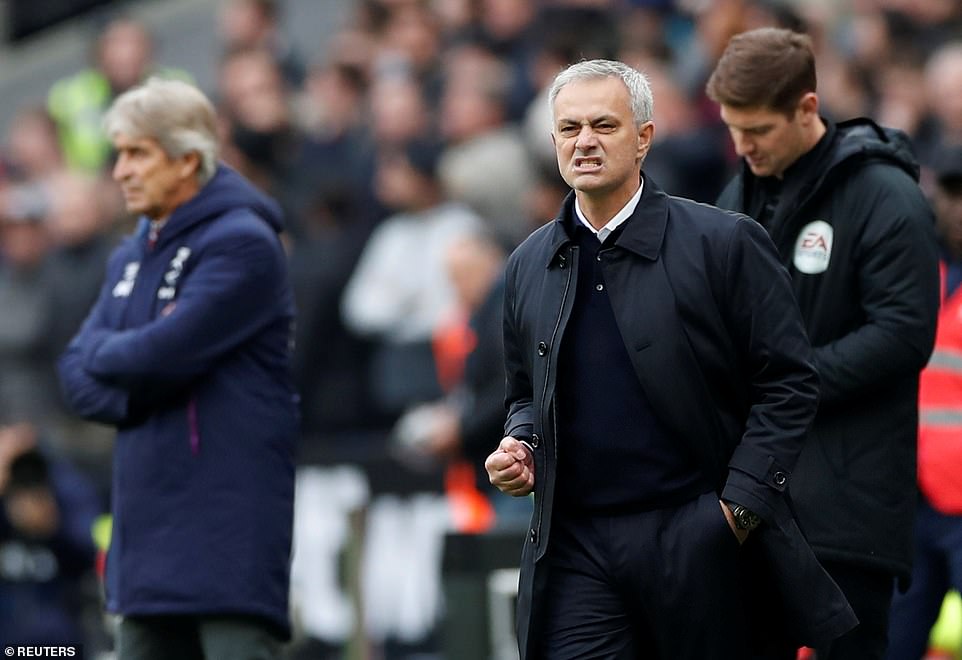 Giành 3 điểm đầu tiên, HLV Mourinho tiết lộ nhân tố xuất sắc nhất tại Tottenham