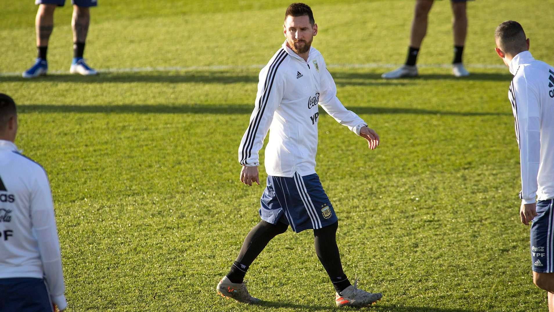 Messi và Argentina có thể phải hoãn trận giao hữu với Uruguay