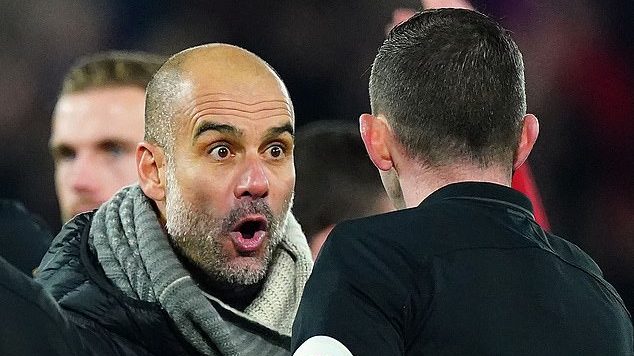 Pep Guardiola bức xúc nói về trận thua 1-3 của Man City trước Liverpool