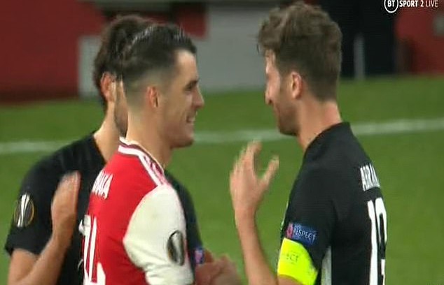 Xhaka cười cợt sau trận thua đau của Arsenal, fan lại được một phen cay cú