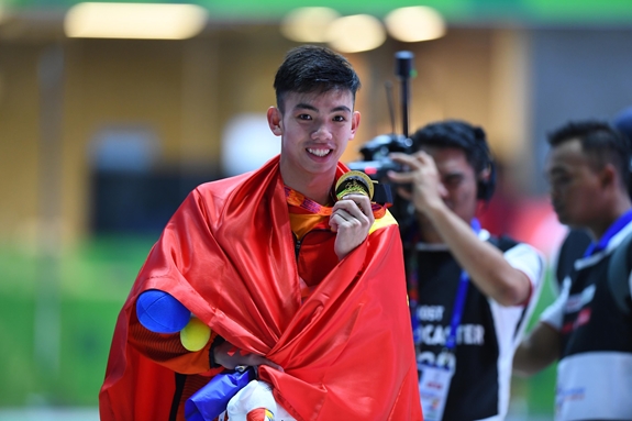 Huy Hoàng phá kỷ lục SEA Games, “mở hàng” HCV cho bơi lội