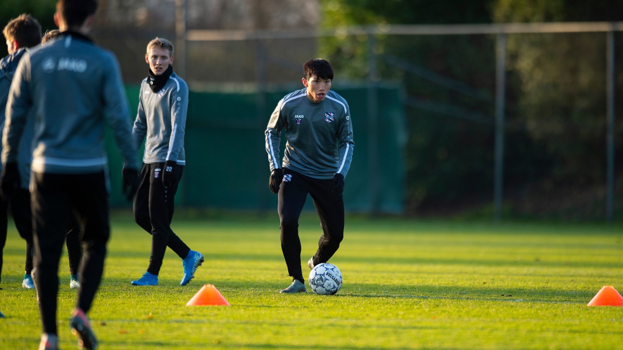 Văn Hậu bắt tay vào luyện tập, sẵn sàng cùng Heerenveen đua top 4