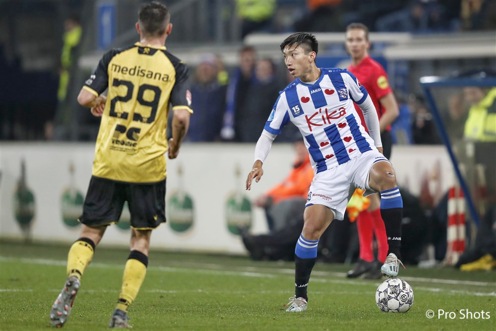 Báo Hà Lan “đá xoáy” Văn Hậu, HLV Heerenveen phản ứng cực gắt