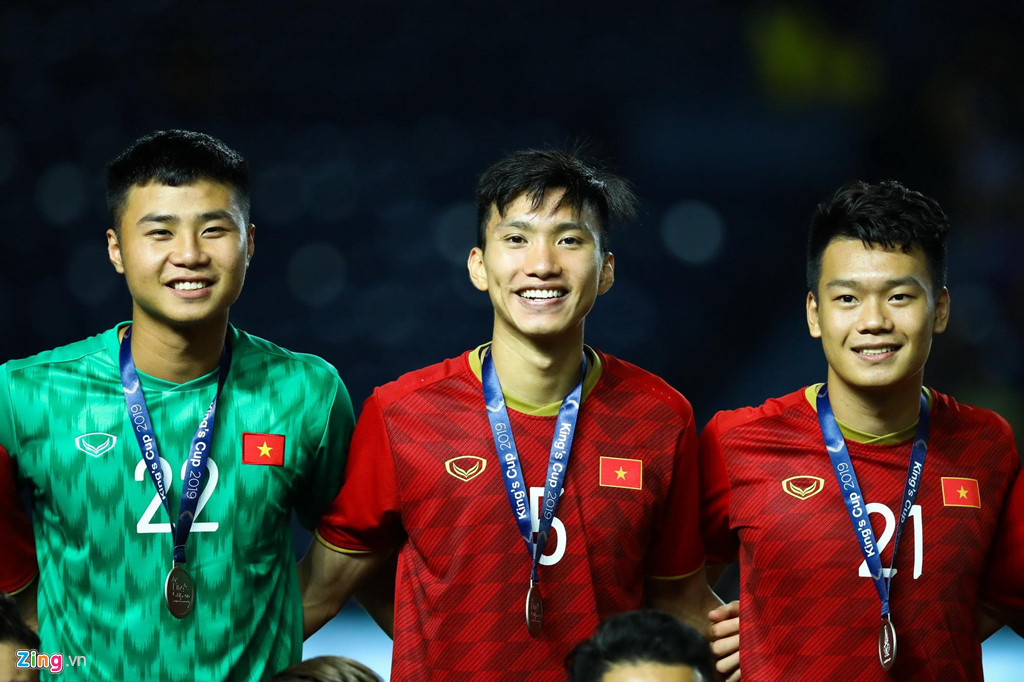 Bầu Hiển tiết lộ chuyện “đấu tranh” để Văn Hậu được đá SEA Games 30