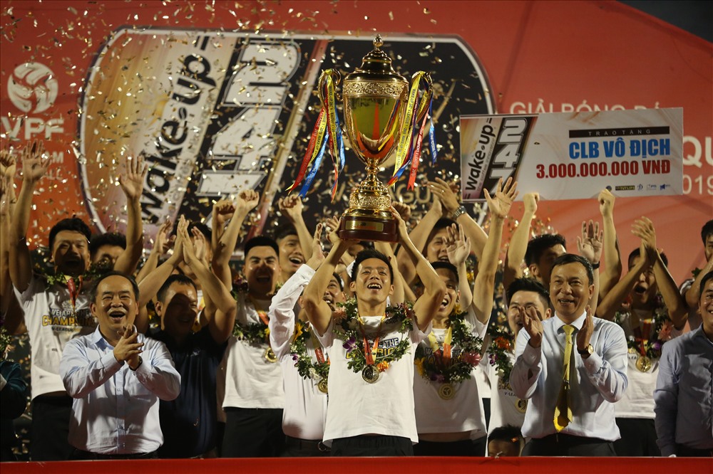 CLB Hà Nội thống trị tuyệt đối bóng đá Việt Nam trong năm 2019