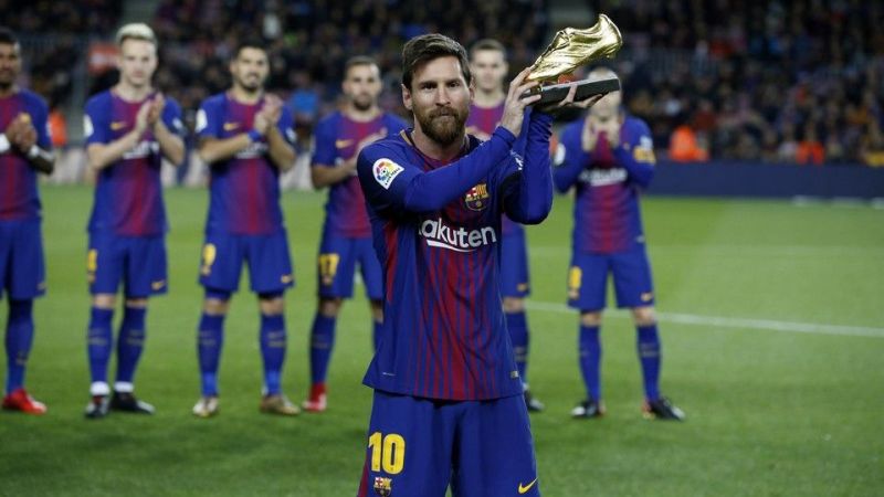 Lionel Messi được vinh danh trước trận Siêu kinh điển