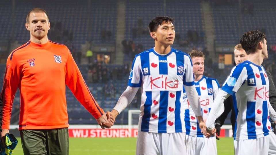Văn Hậu nhận thêm tin vui từ HLV Heerenveen sau trận ra mắt