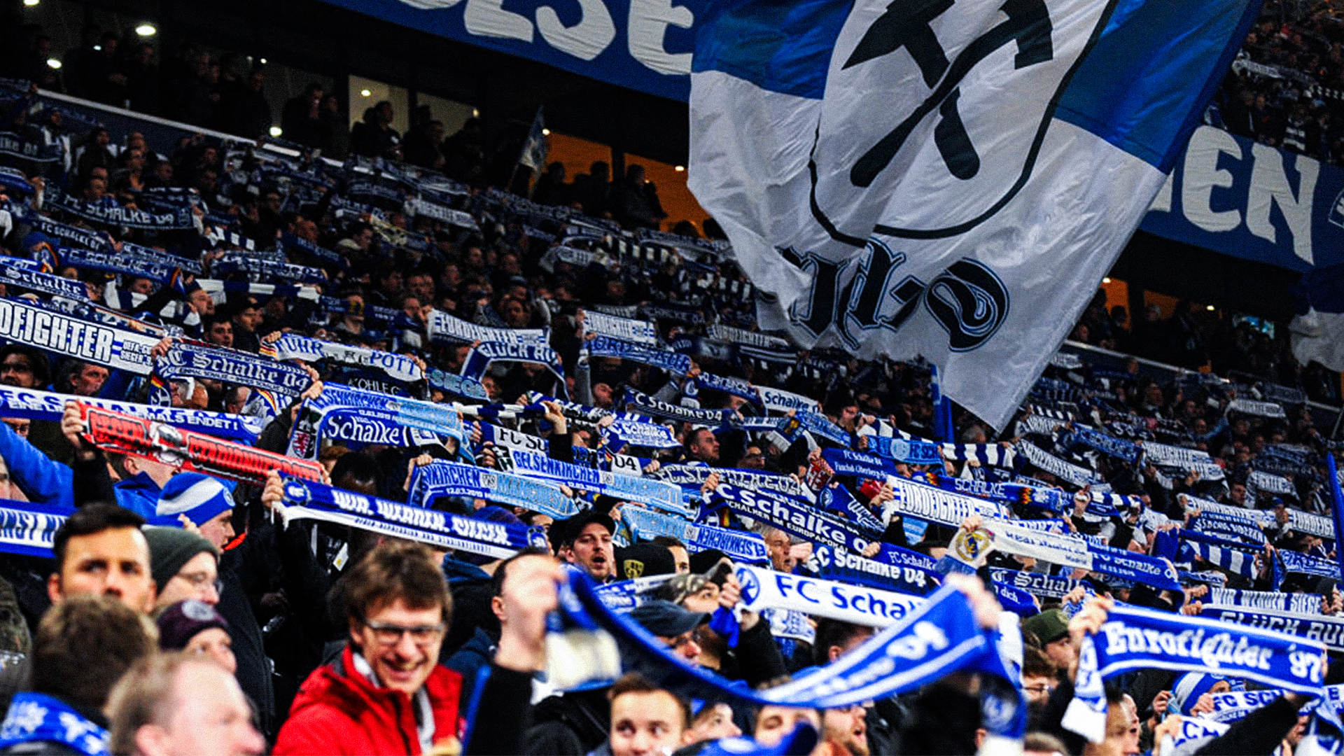 SỐC: CĐV Man City bị  đánh thập tử nhất sinh trong trận đấu gặp Schalke tại Champions League