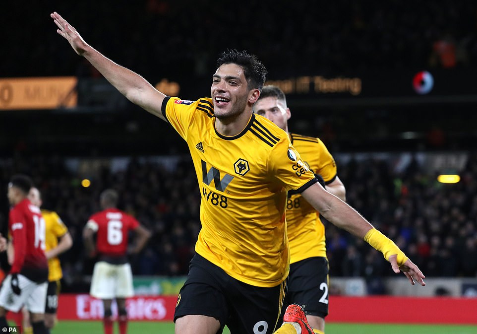 Đánh bại Man United, Wolverhampton “vui như trẩy hội”