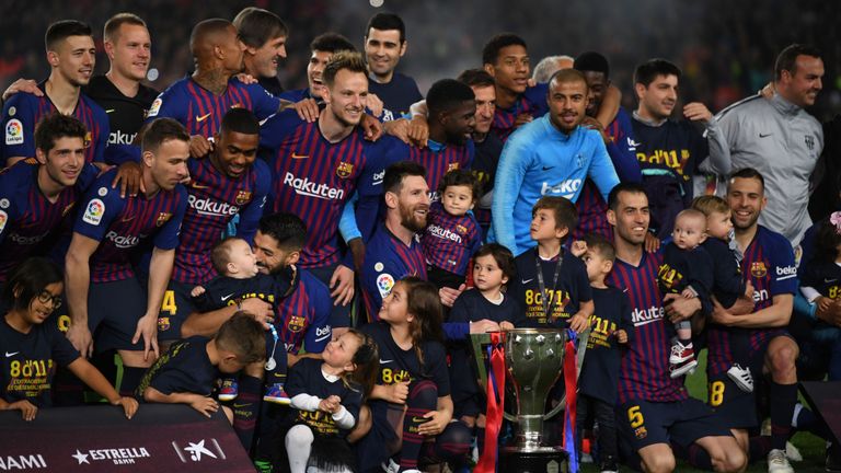 Messi lên tiếng từ bắng ghế dự bị, Barcelona bảo vệ thành công ngôi vương