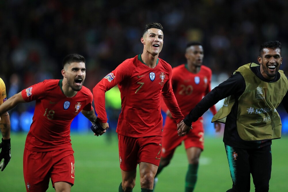 Giúp Bồ Đào Nha lên ngôi Nations League, Ronaldo được đồng đội đưa lên mây