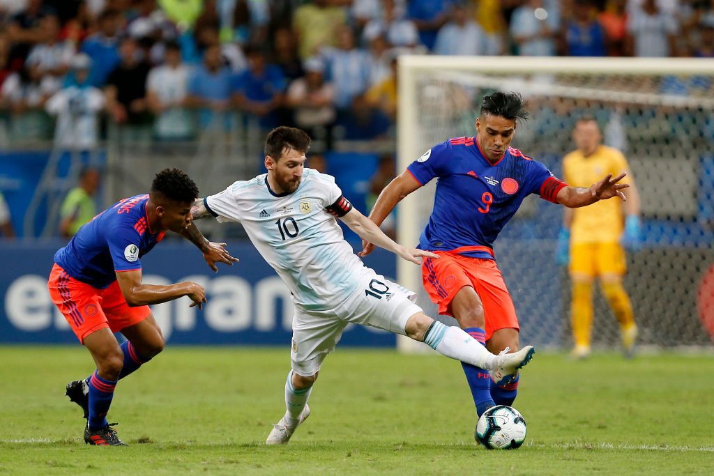 Messi không thể tạo ra khác biệt, Argentina chịu thất bại muối mặt trước Colombia ngay trận mở màn