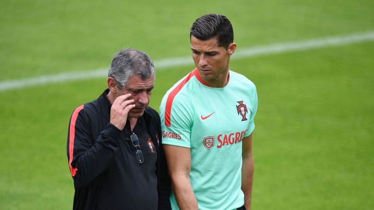 Trước trận chung kết Nations League, HLV Santos nói điều bất ngờ về Ronaldo