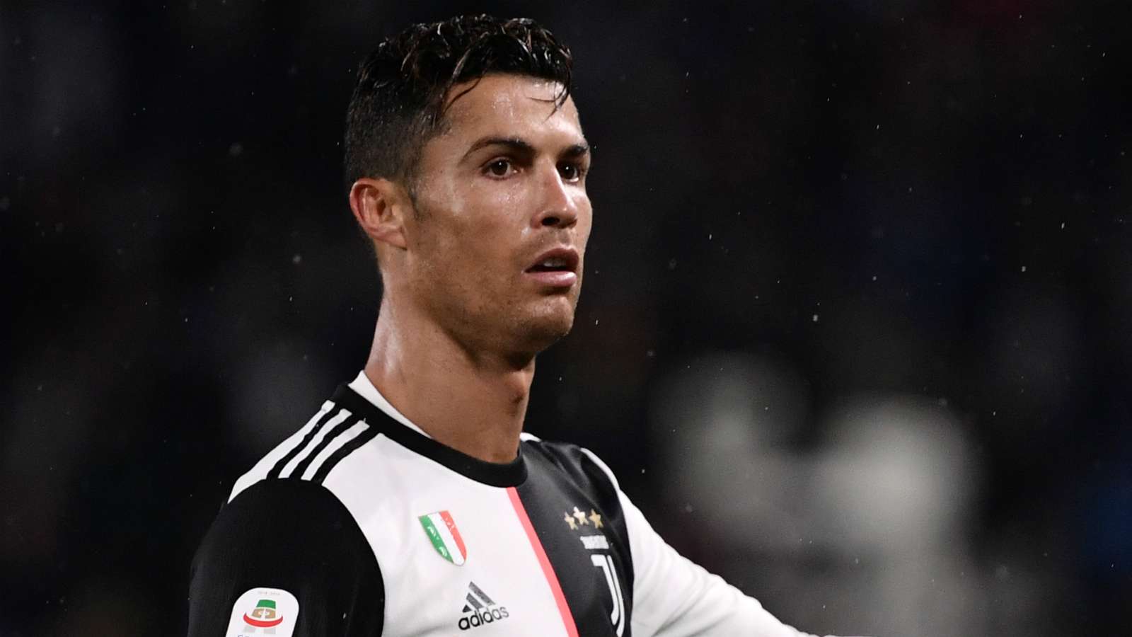 HLV Sarri giải thích lý do không dùng Ronaldo trong trận hòa đội bóng Hàn Quốc