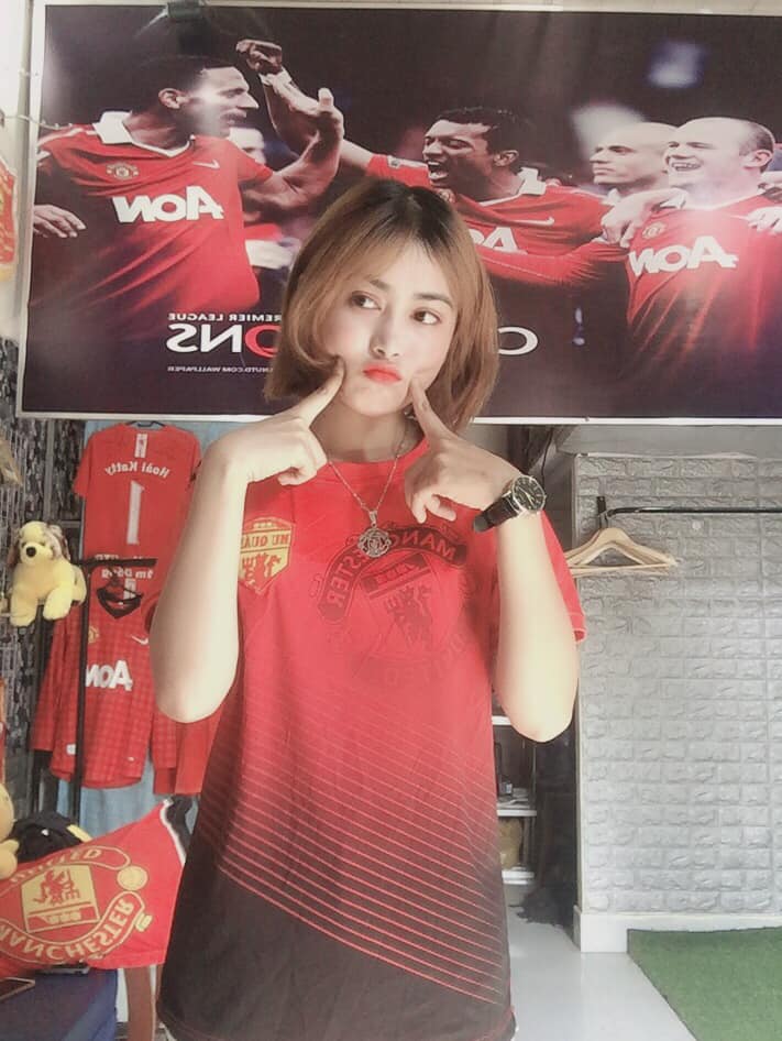 Hot girl 9x fan Man United – Lửa đam mê cháy trong dòng máu Quỷ đỏ