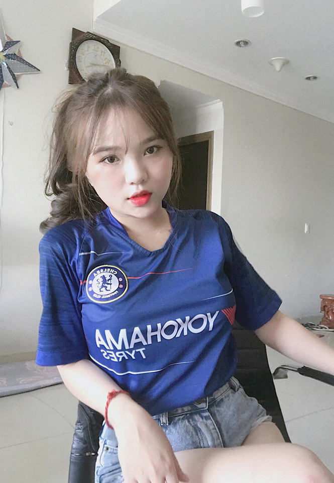 Hot girl fan Chelsea tin tưởng vào sự trở lại của The Blues