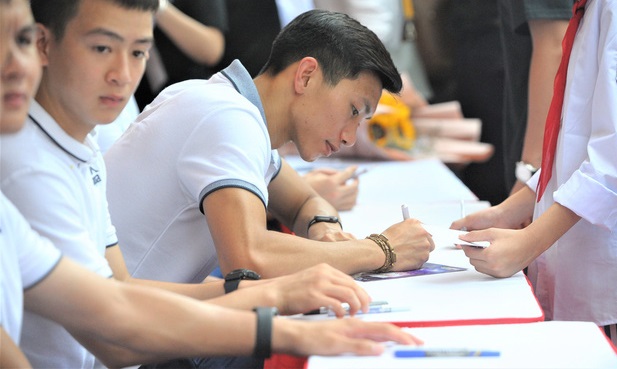 Văn Hậu: “Tôi háo hức khi nghĩ đến việc được thi đấu trên SVĐ của Heerenveen”