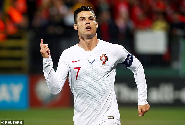 Lập Poker, Ronaldo thiết lập nhiều kỷ lục không tưởng