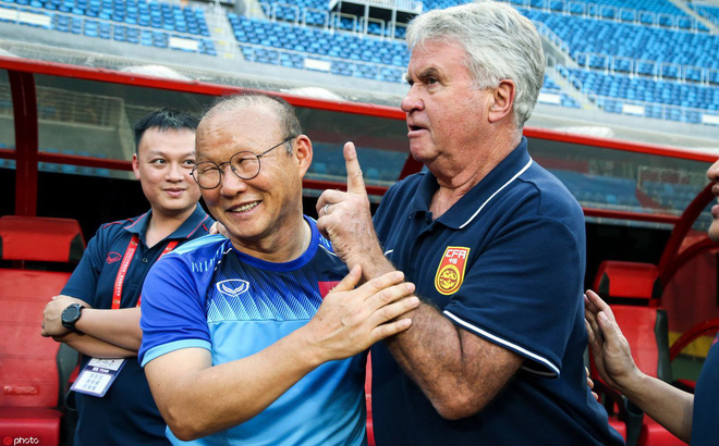 Tiết lộ: HLV Park Hang Seo đợi ở cửa phòng, “ngóng” thầy cũ Hiddink