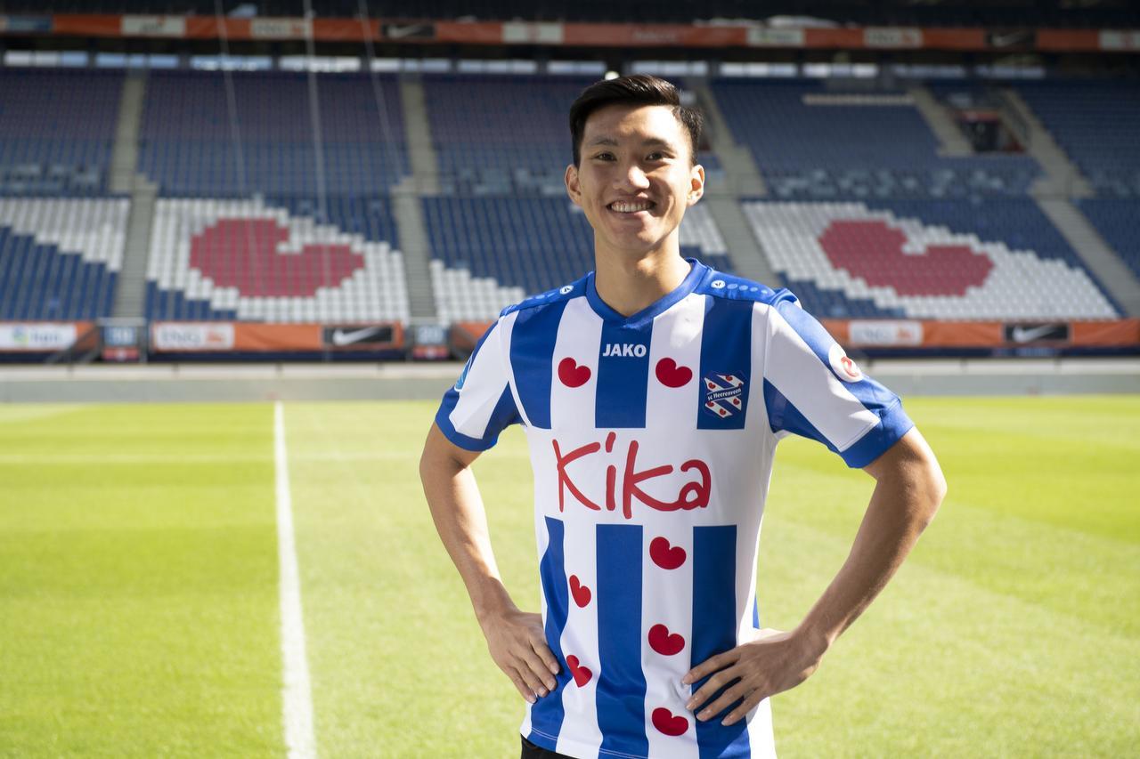 NÓNG: Được đăng ký thi đấu, Văn Hậu sẵn sàng ra mắt SC Heerenveen