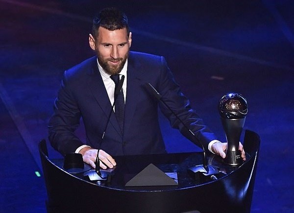 Trở thành cầu thủ hay nhất năm của FIFA, Messi lại đốn tim fan vì phát biểu ý nghĩa