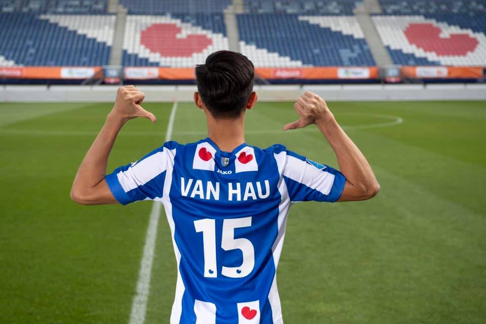 Văn Hậu phải bắt đầu từ ghế dự bị của SC Heerenveen