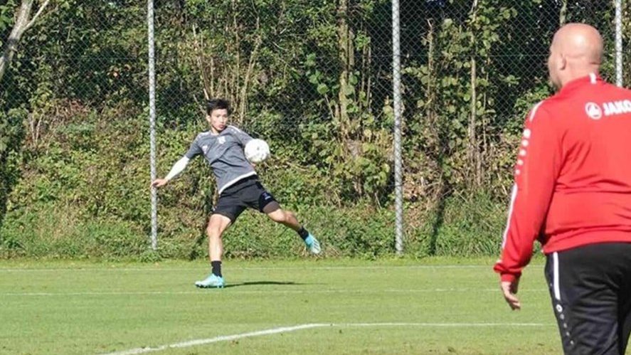 Video: Văn Hậu phô diễn kỹ năng xử lý bóng đẳng cấp cùng đồng đội SC Heerenveen