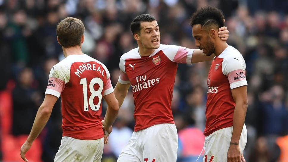 Biến căng ở Arsenal: Aubameyang ủng hộ “tống cổ” Xhaka?