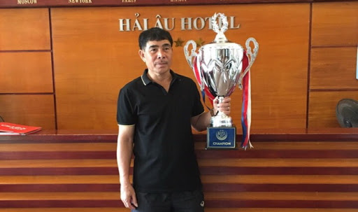 HLV Đinh Văn Dũng dẫn dắt U21 SLNA đối đầu HAGL