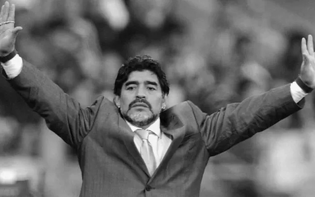 SỐC: Huyền thoại Diego Maradona qua đời ở tuổi 60