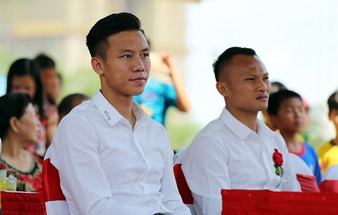 Trọng Hoàng, Quế Ngọc Hải có hành động ý nghĩa tại Nghệ An sau khi vô địch V-League