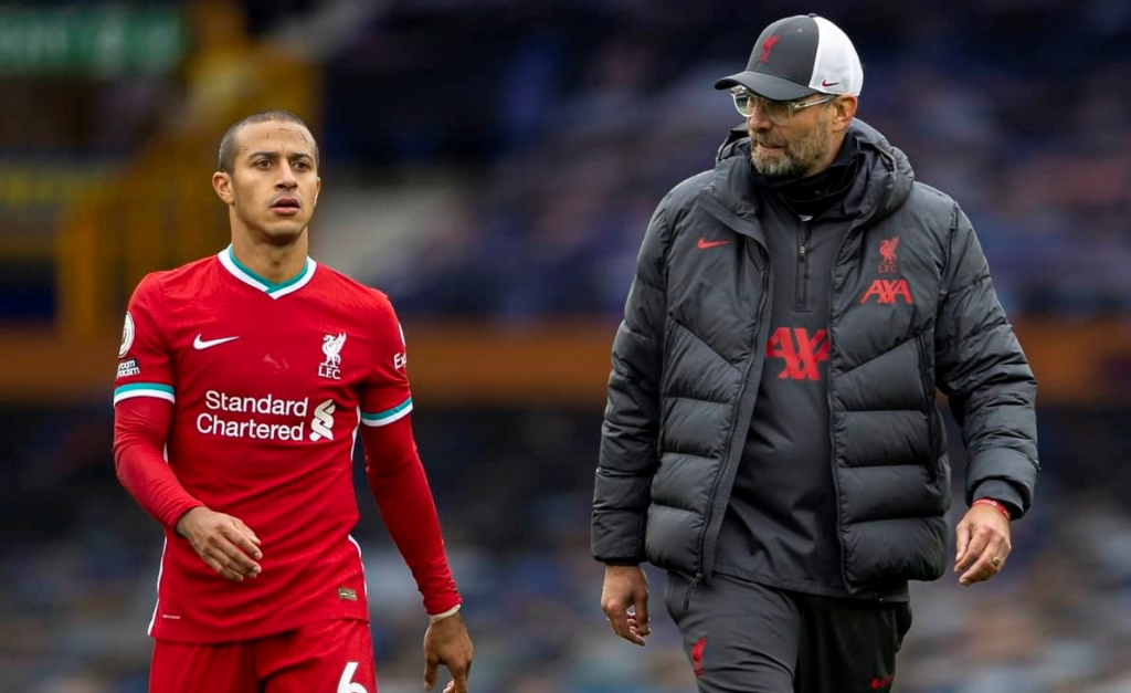 Klopp tiếp tục báo tin chẳng mấy vui vẻ về Thiago