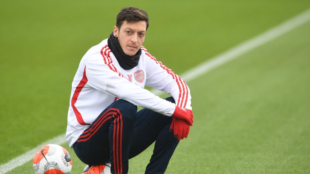 Huyền thoại Arsenal thất vọng vì HLV Arteta bỏ rơi Ozil