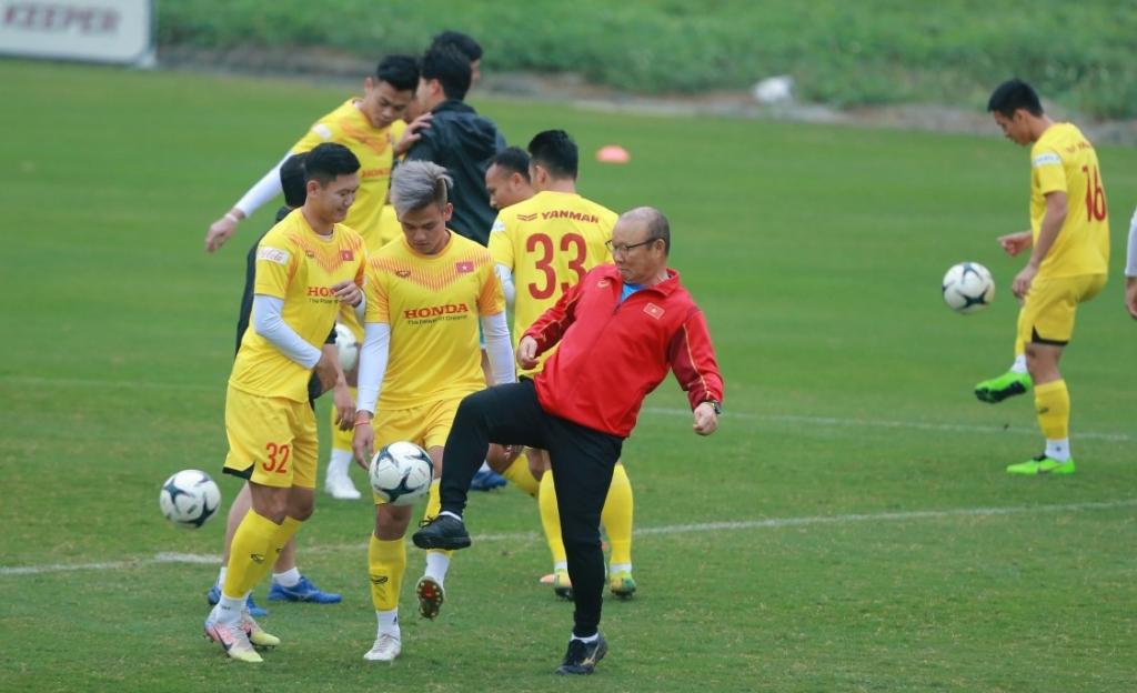 Thú vị hình ảnh HLV Park “chơi xấu” tuyển thủ Việt Nam