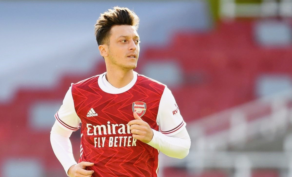 Arsenal thua thảm, Ozil gửi lời tâm can tới người hâm mộ