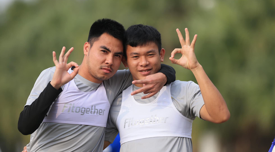 Nóng cùng các tuyển thủ, Hà Nội FC tổ chức trận đấu với Hải Phòng